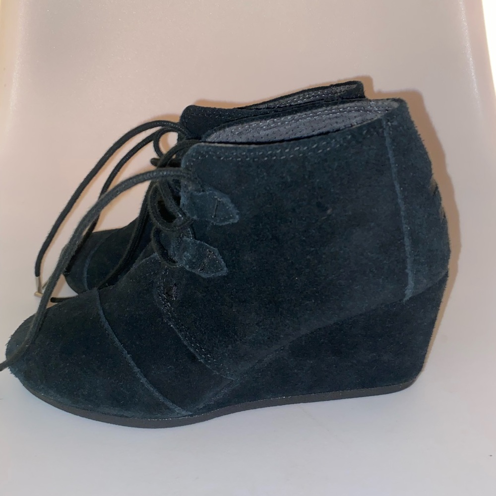 Black Tom Wedges